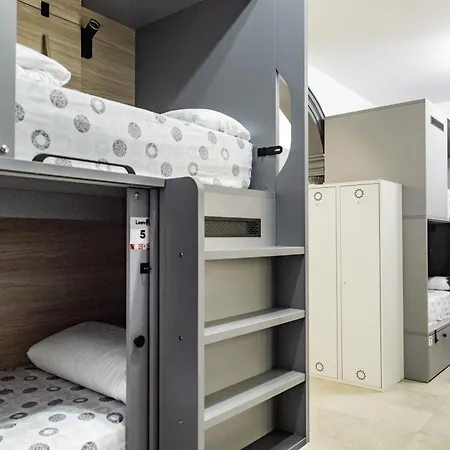 Leevin Stay Hostel-3